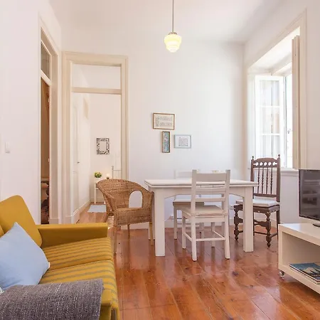 Spacious Alfama Duplex, By Timecooler Lägenhet