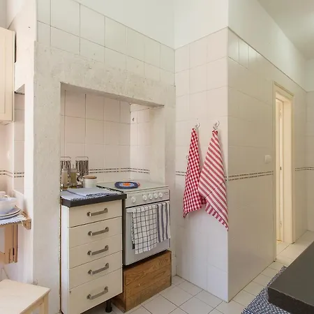 Spacious Alfama Duplex, By Timecooler Lizbona